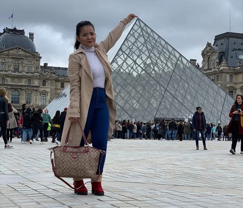 How to spend 5 days in Paris Louvre Pyramid